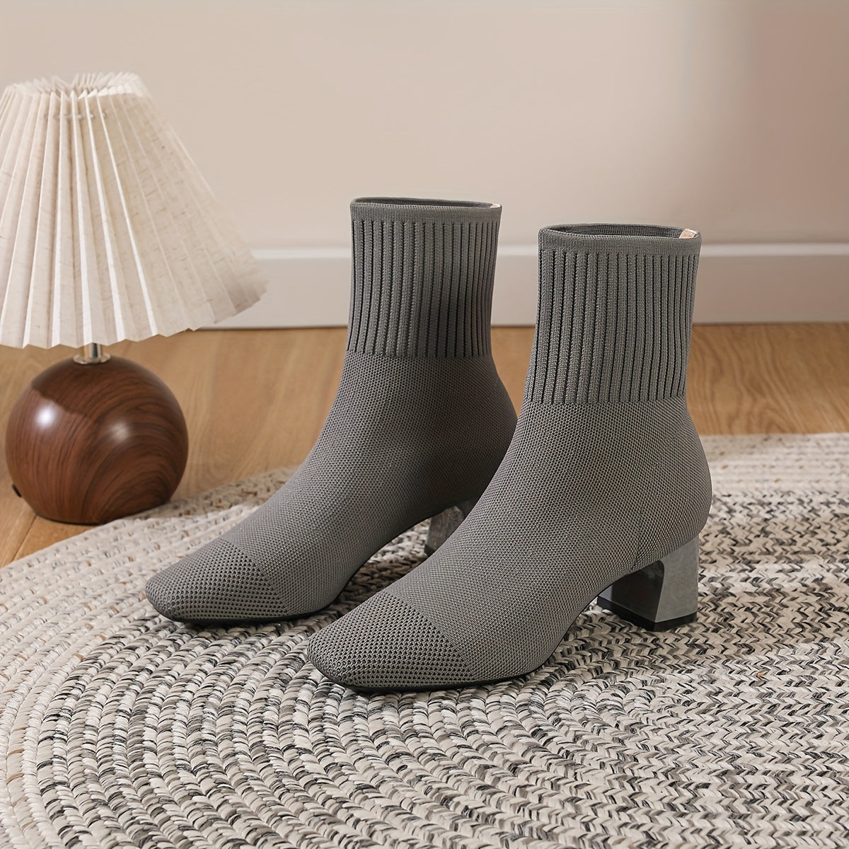 Damen Strick-Stiefelette mit Blockabsatz & spitzer Zehenpartie