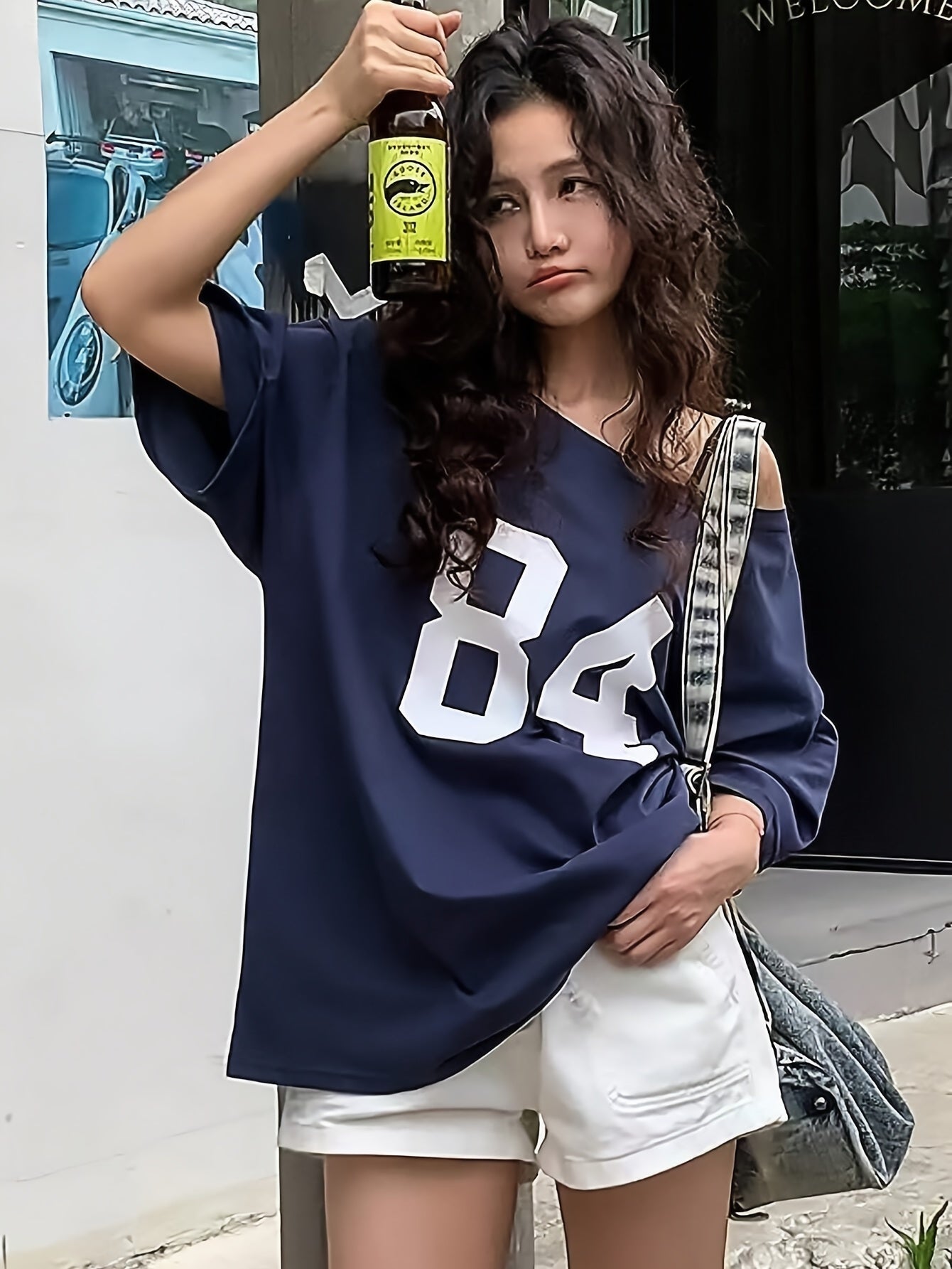 Damen Oversize Varsity T-Shirt mit großem Print 84 – Lässiger Streetwear Look