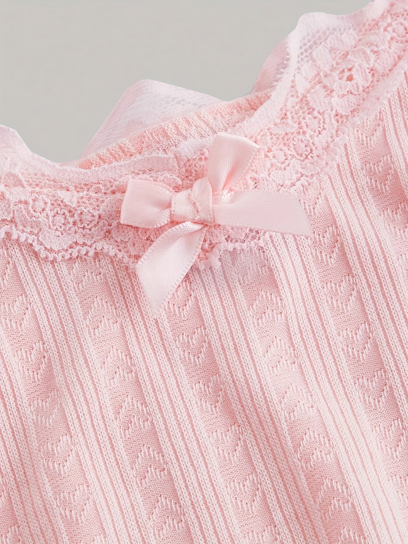 Damen Coquette Stil Spitzentop mit Schleife – Feminines Camisole für Freizeit und Loungewear