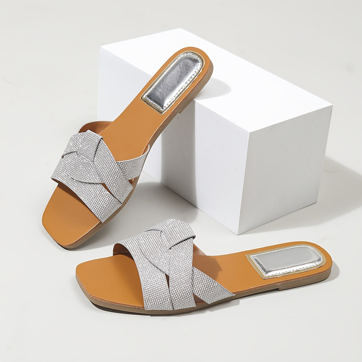 Damen Slip-On Sandalen mit Flecht-Design und schimmerndem Look – Elegante Sommerschuhe für Alltag und Freizeit