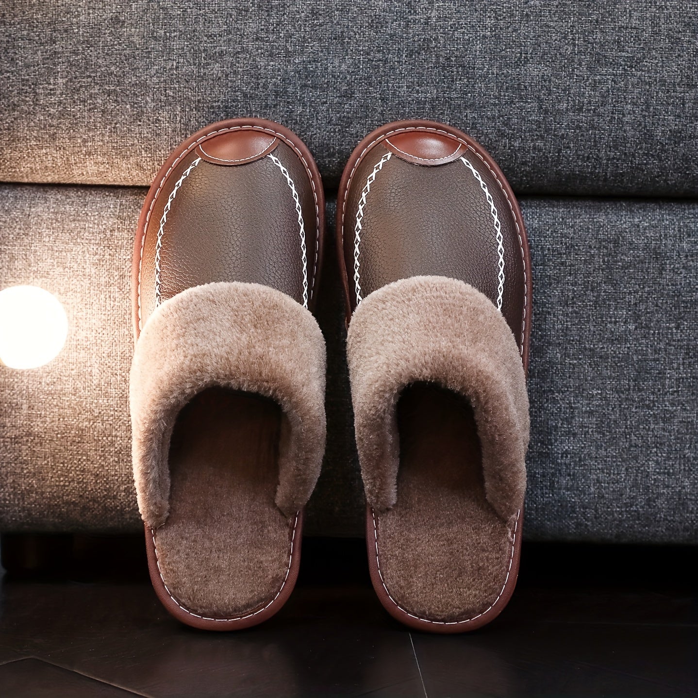 Hausschuhe gefüttert für Herren, Winter warm, Schwarz mit Ziernähten