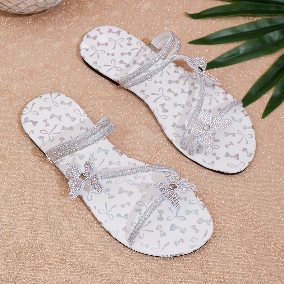 Damen Sandalen mit Schmetterlings-Design und Strass, flach, elegant für Alltag und Events