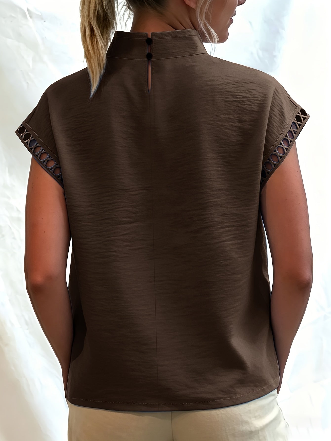 Damen Bluse mit Stehkragen und Cut-Out-Details – Eleganter Stil für Büro & Freizeit