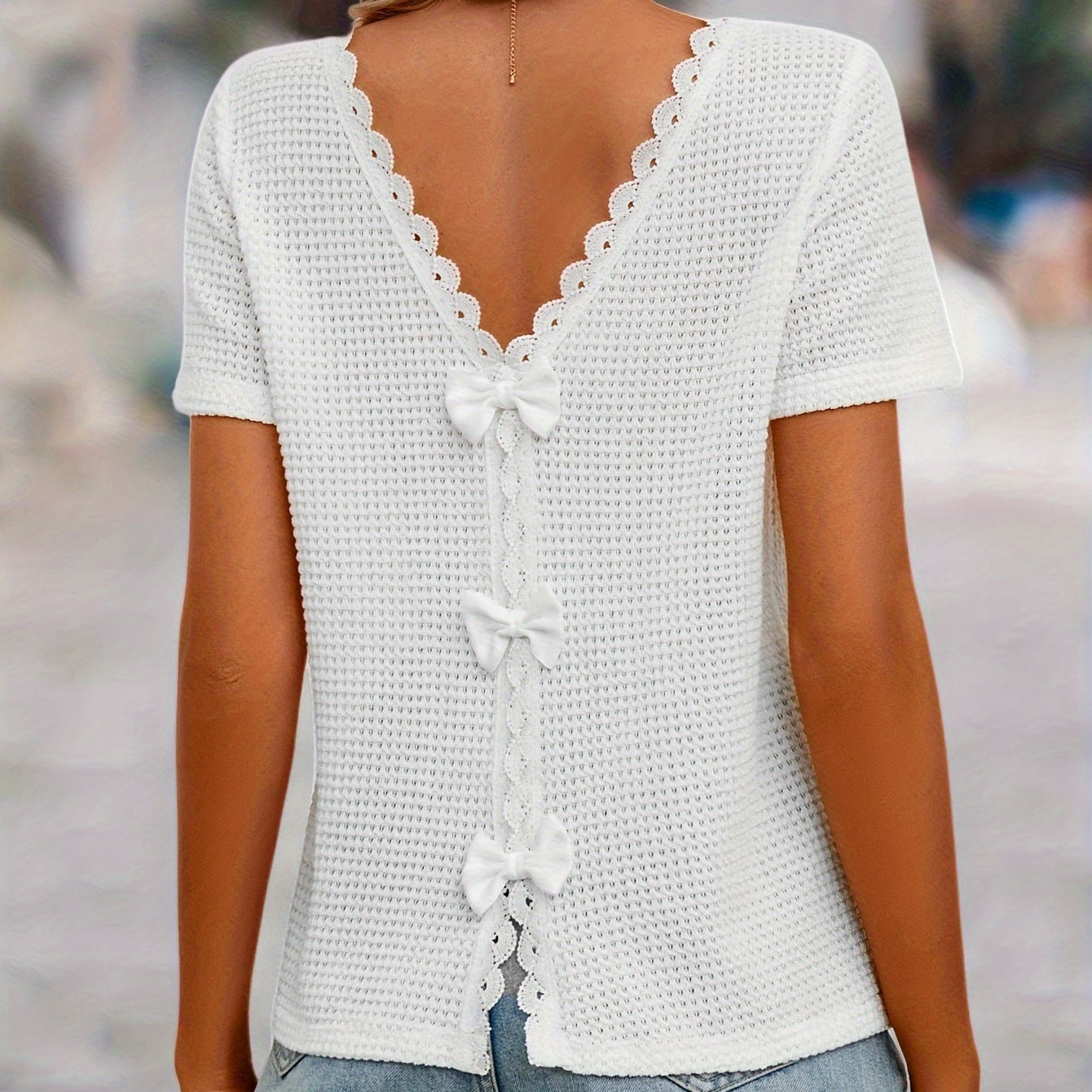 Damen Spitzen-Top mit Rückenausschnitt und Schleifen – Elegantes Kurzarm Shirt für Freizeit und Ausgehen