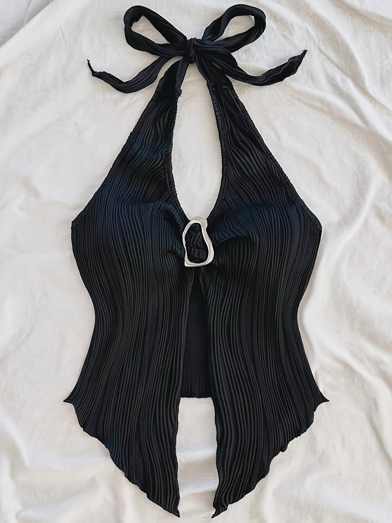 Damen Halterneck Top mit Plissee und Schlüsselloch-Detail – Modisches Ausgeh- und Party-Oberteil
