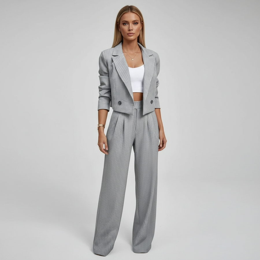Dameskostuum met krijtstreep, bestaande uit cropped blazer en wijde broek