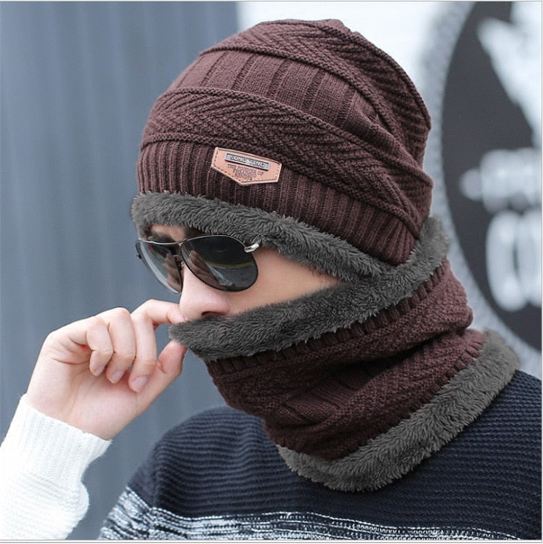 Gebreide beaniemuts met klep en warme colsjaal, winterset