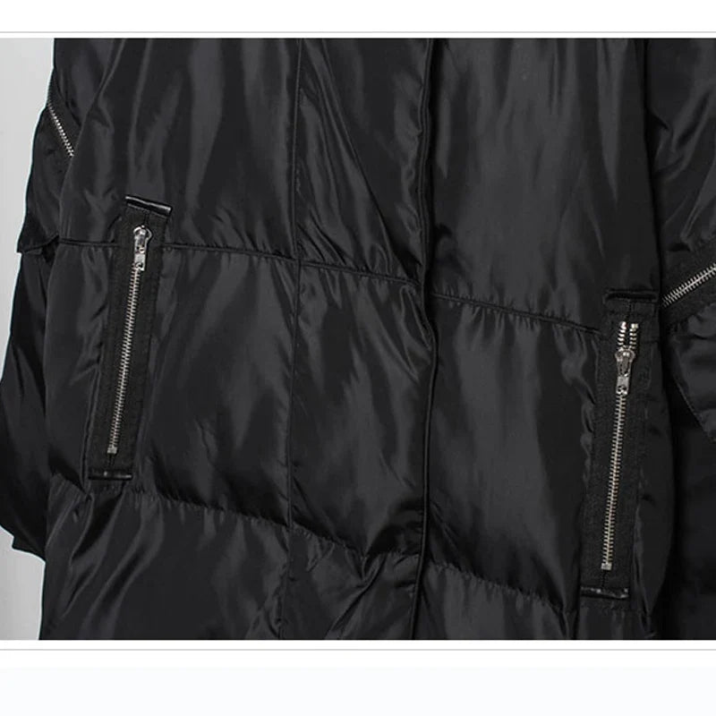Langer Schwarzer Daunenparka mit Kapuze und Reißverschlussdetails