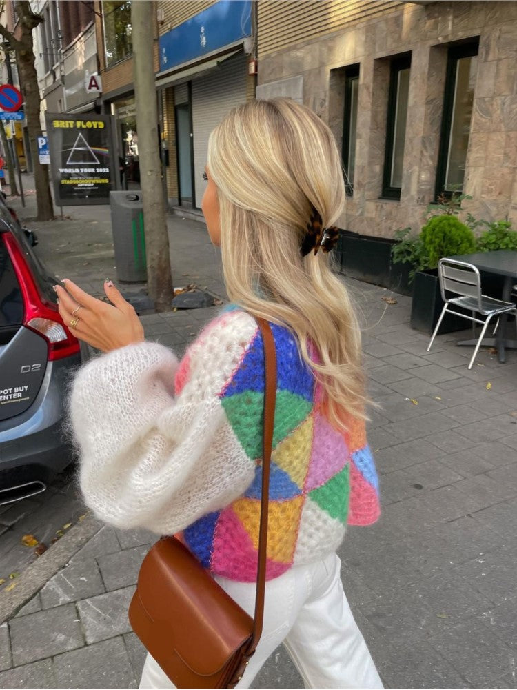 Bunter Strickcardigan mit Puffärmeln im Häkel-Patchwork-Design