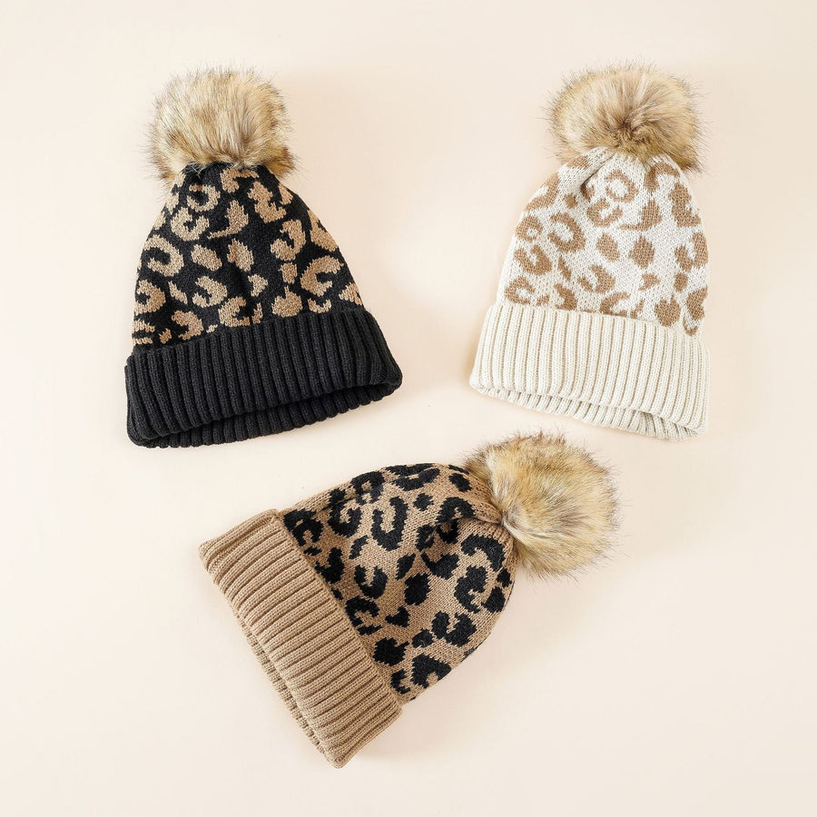 Unisex Strickmütze mit Leopardenmuster und Kunstfellbommel