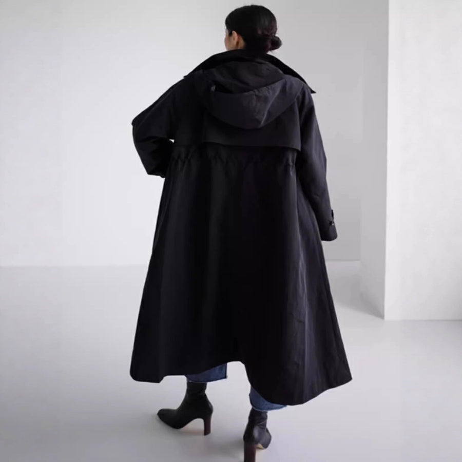 Lange zwarte damestrenchcoat met capuchon en ruim model