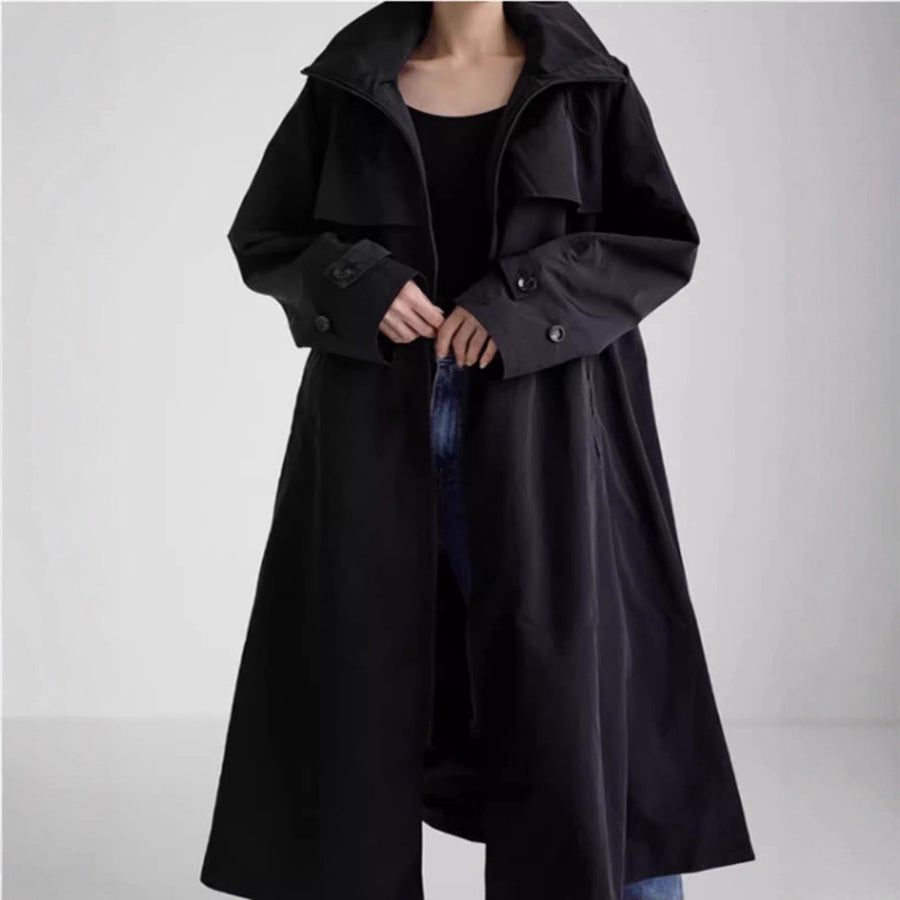 Lange zwarte damestrenchcoat met capuchon en ruim model