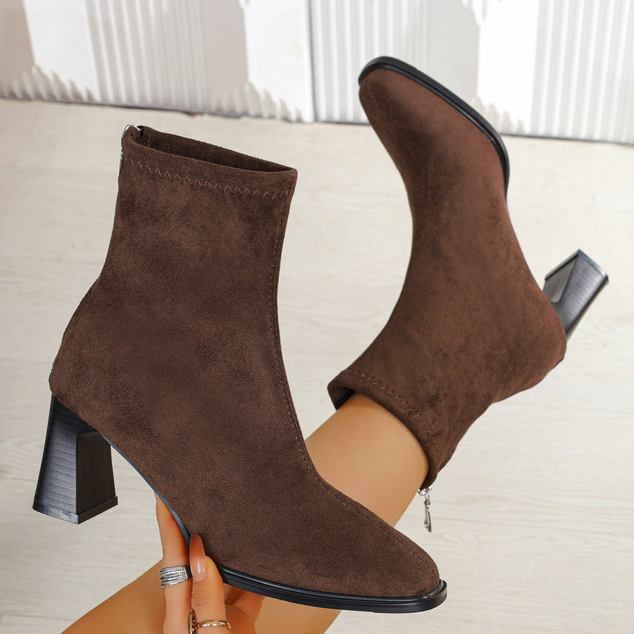 Enkellaarsjes voor dames met blokhak, rits, spitse neus en suède-look