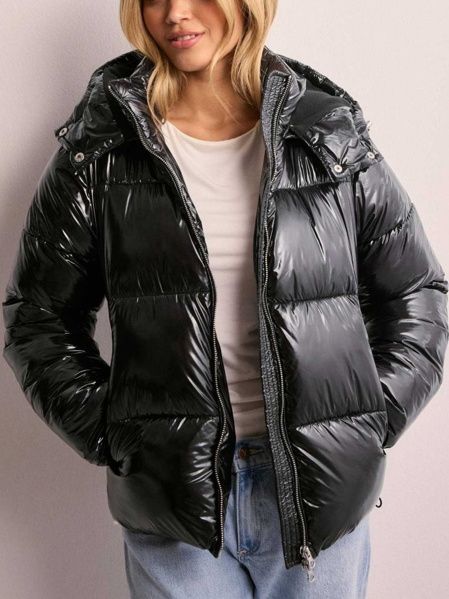 Glänzende Steppjacke mit Kapuze für Damen