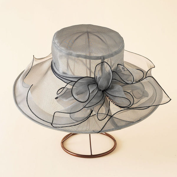 Damen eleganter Organza Hut mit breiter Krempe und Blumen-Applikation