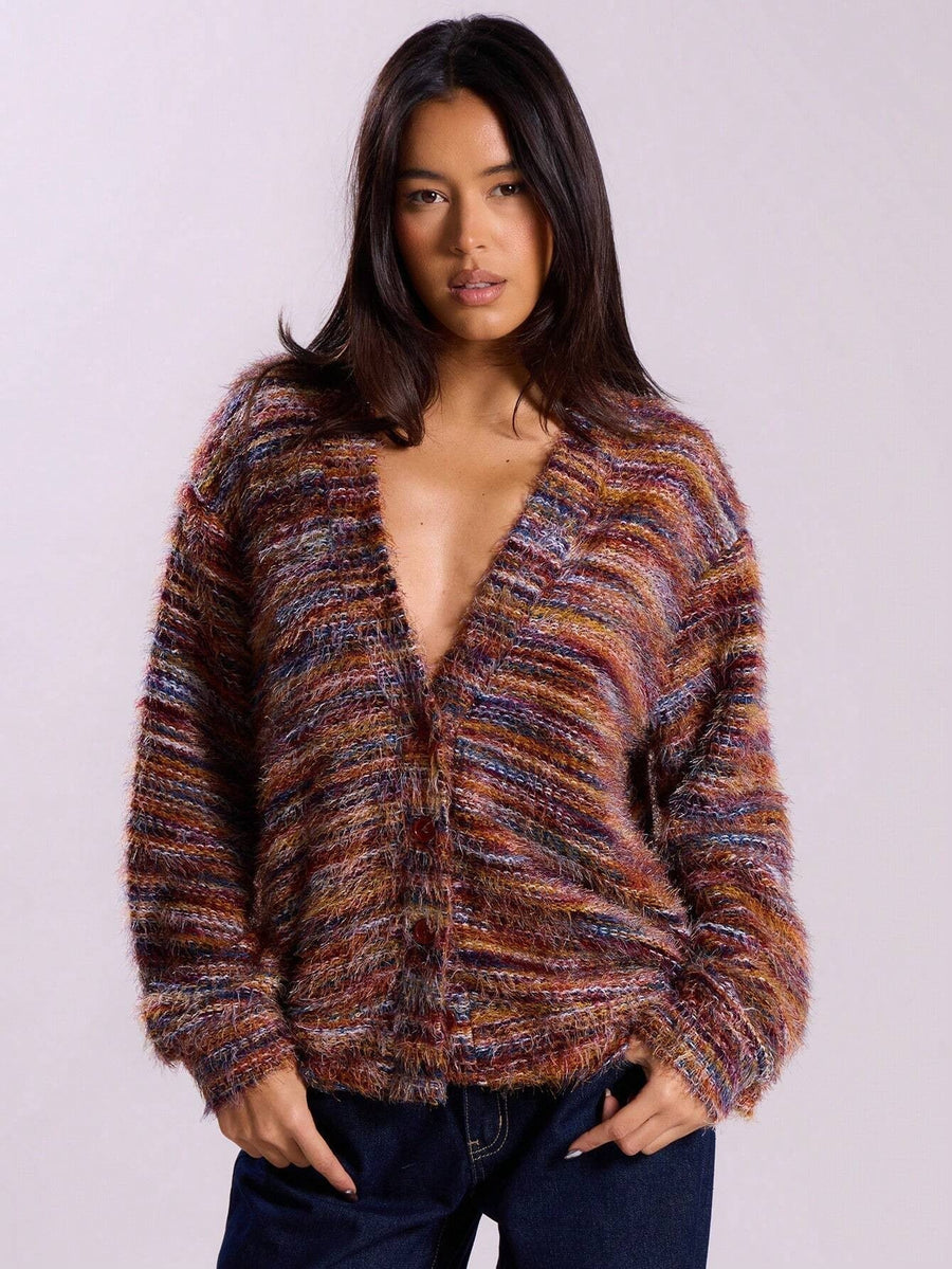 Gebreid damesvest met V-hals en knopen in meerkleurige look