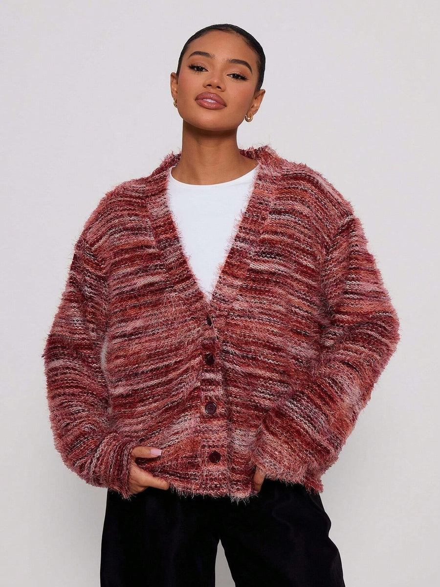 Gebreid damesvest met V-hals en knopen in meerkleurige look