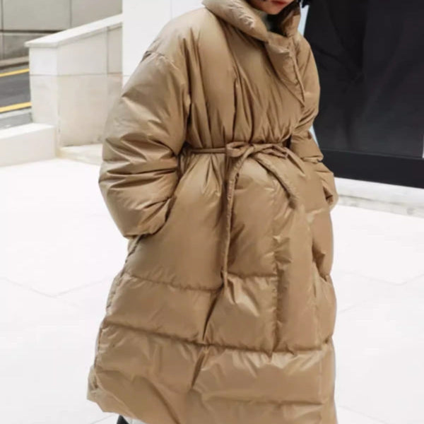 Langer Steppmantel für Damen mit Gürtel, Oversize-Winterjacke