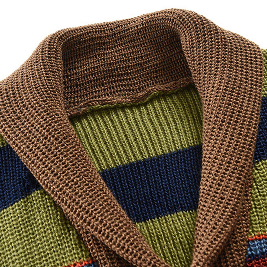 Gestrickter Herren Cardigan mit Schalkragen und Knopfleiste, Querstreifen Muster