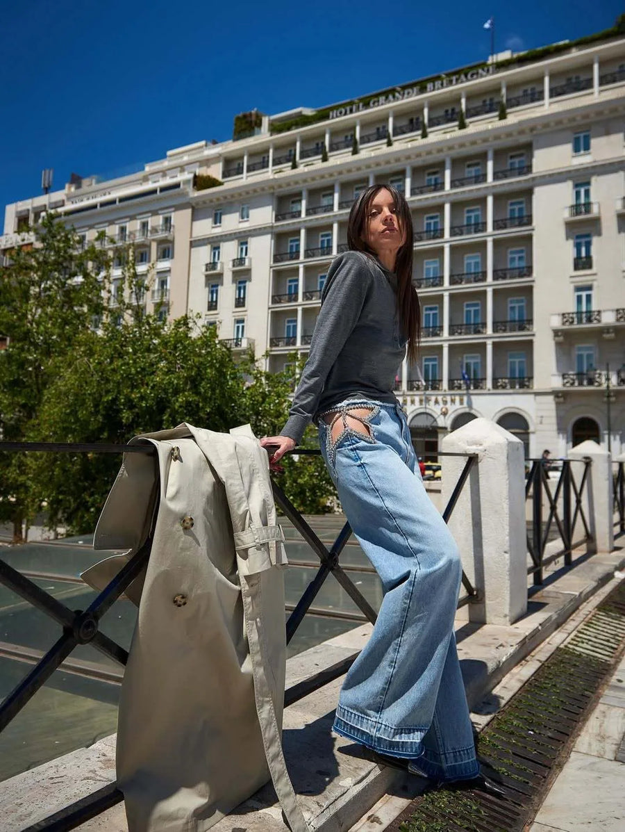 Damesjeans met wijde pijpen, hoge taille, cut-outs, stras