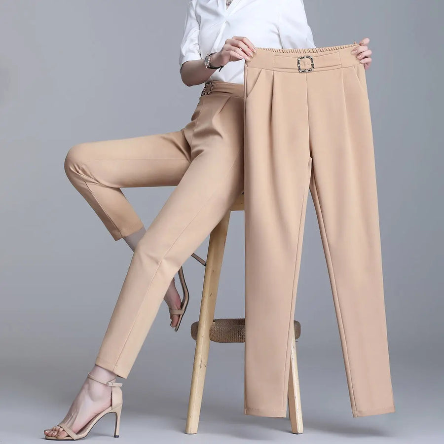 Dames pantalon met hoge taille en riemgesp, nauwsluitend gesneden