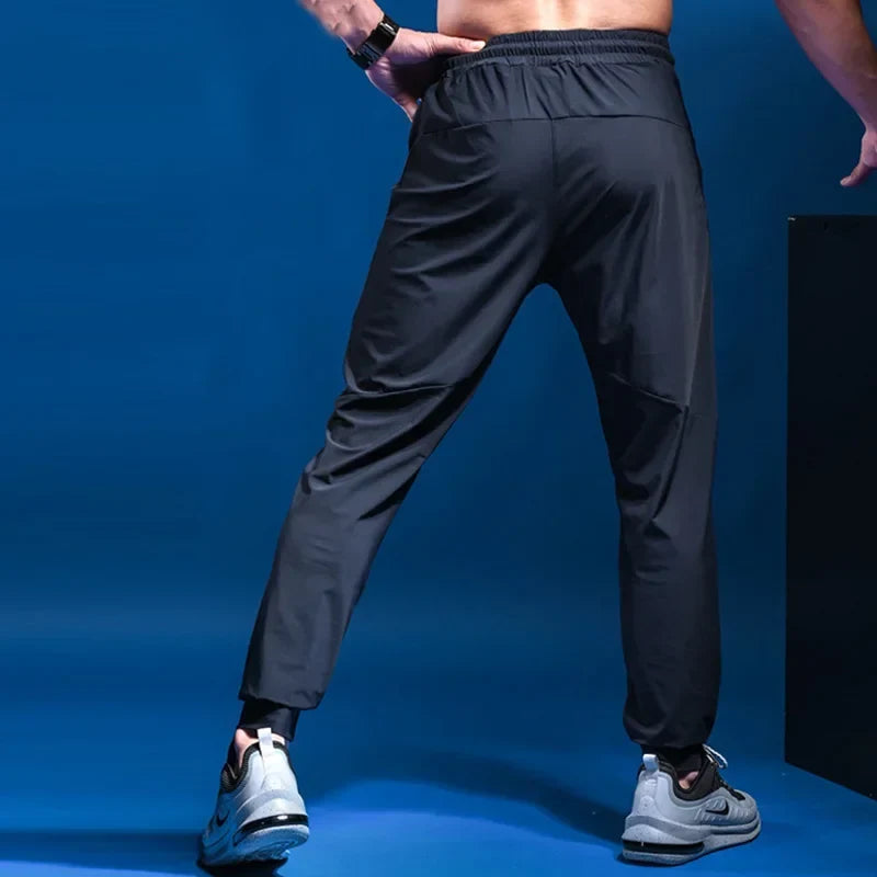 Herren Jogginghose Trainingshose Sportliche Freizeithose mit Gummibund und Bündchen