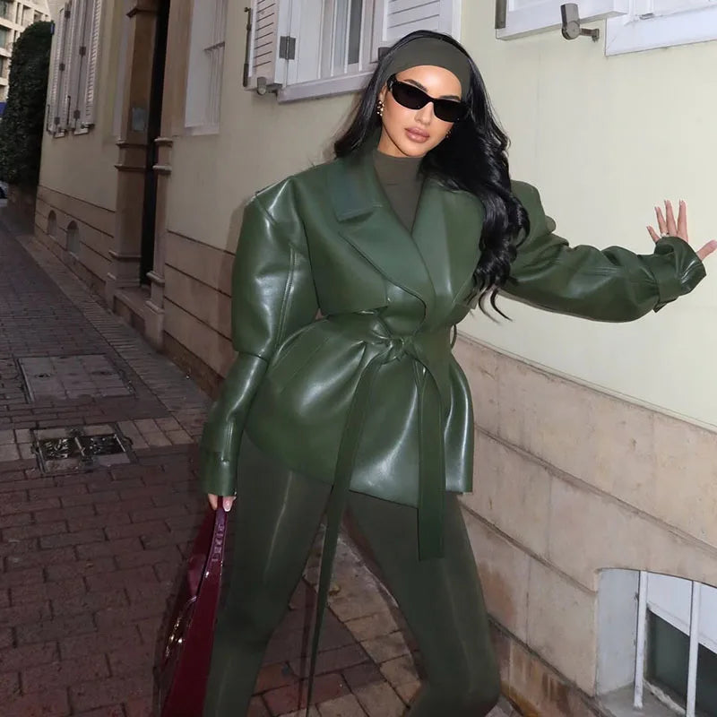 Damen Wickeljacke mit Bindegürtel, Lederoptik, Grün