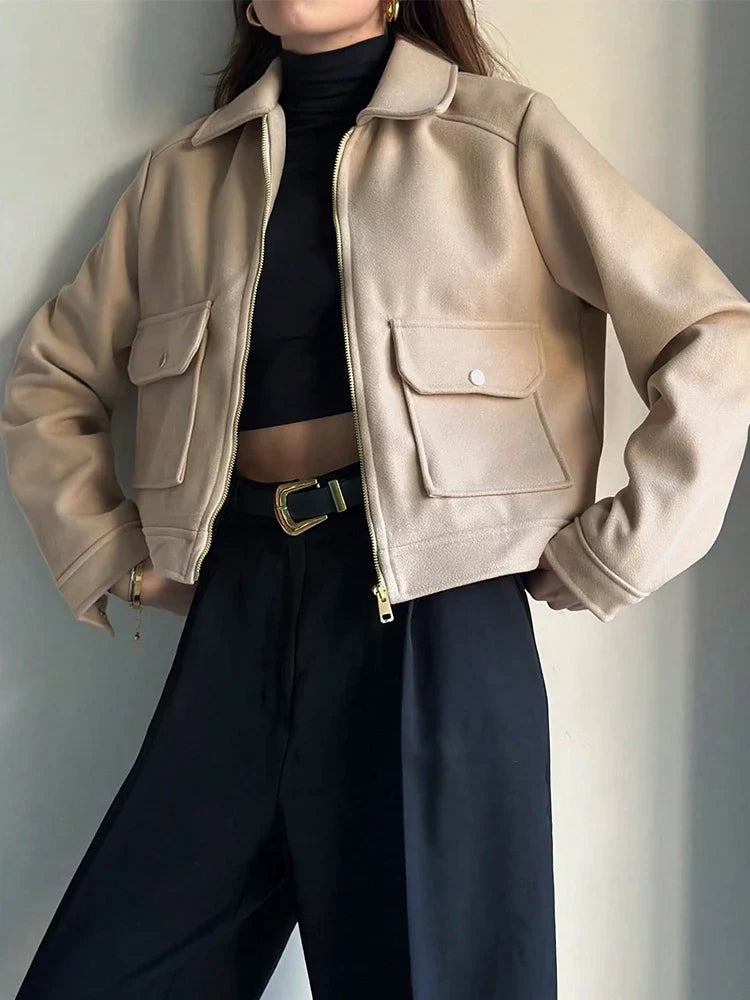 Damen Kurzjacke mit Reißverschluss und Pattentaschen