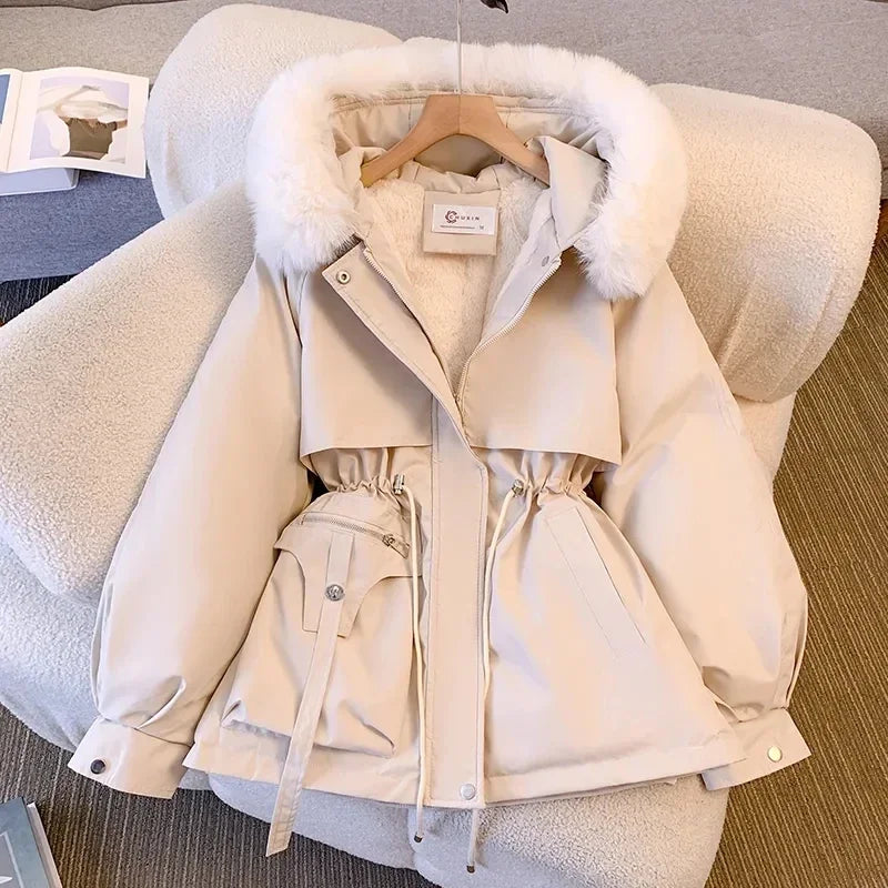 Damen Winterjacke mit Kapuze und Kunstfellbesatz, Tunnelzug in der Taille