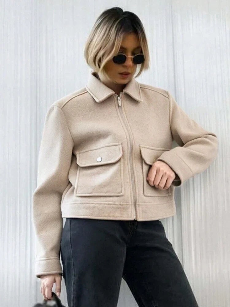 Damen Kurzjacke mit Reißverschluss und Pattentaschen