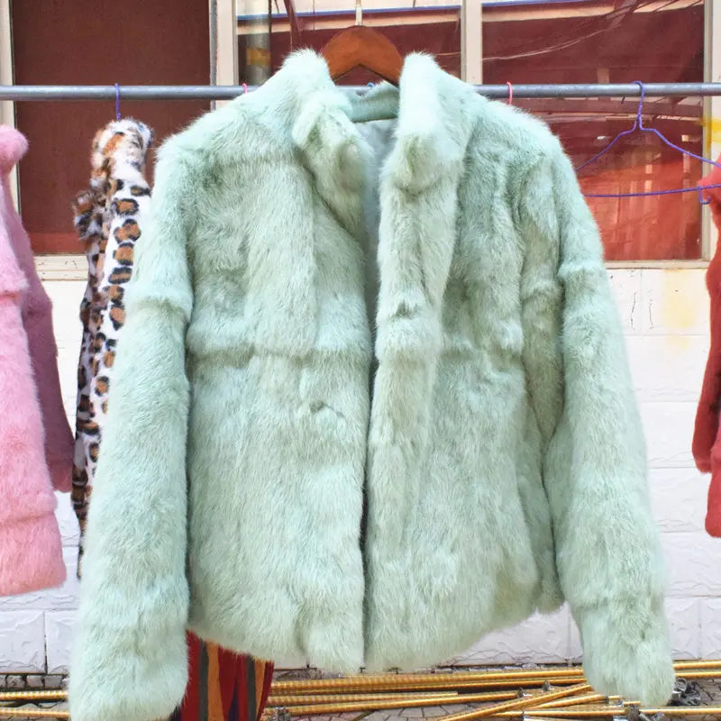 Damen Kurzmantel aus flauschigem Material mit Stehkragen