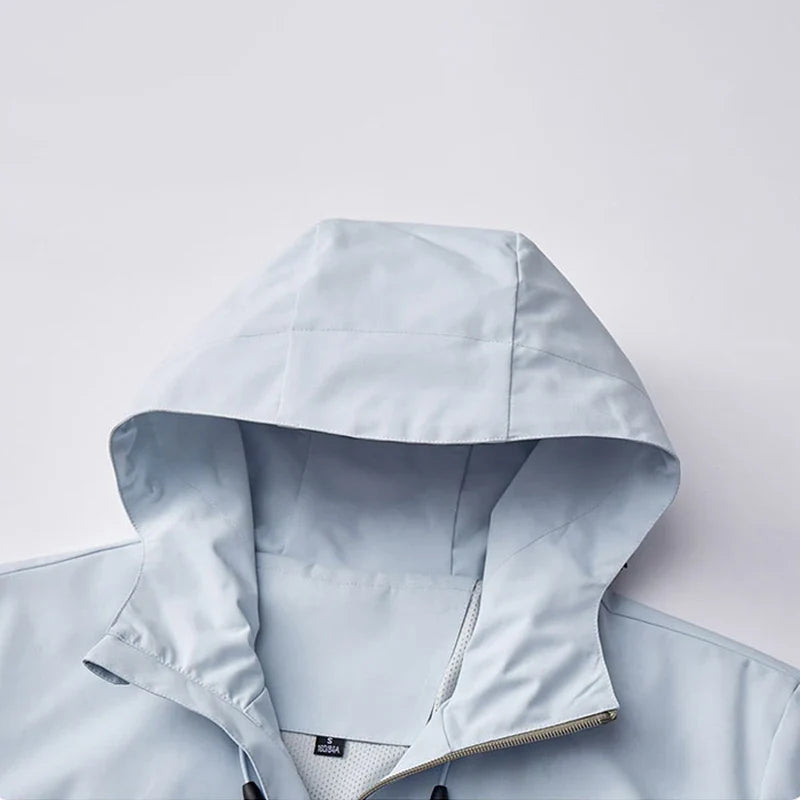 Unisex Outdoorjacke mit Kapuze, Reißverschlusstaschen und Kontrastdetails