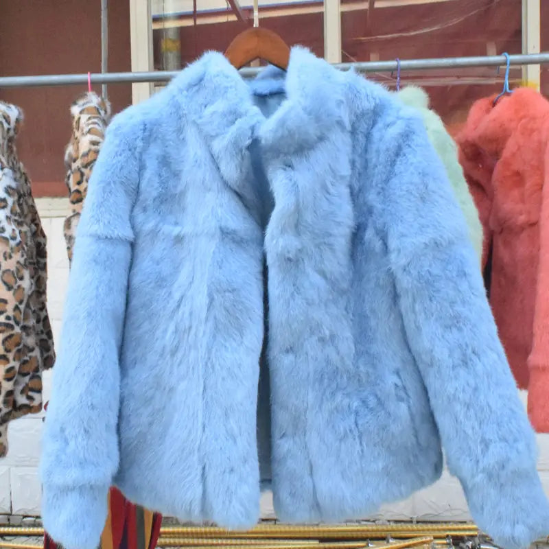 Damen Kurzmantel aus flauschigem Material mit Stehkragen