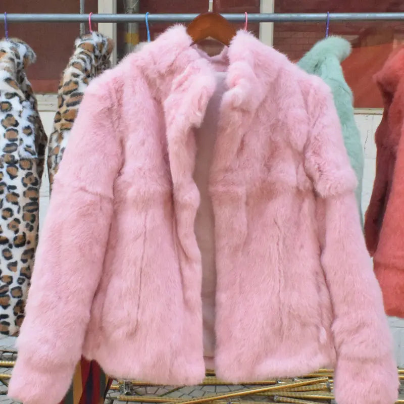 Damen Kurzmantel aus flauschigem Material mit Stehkragen