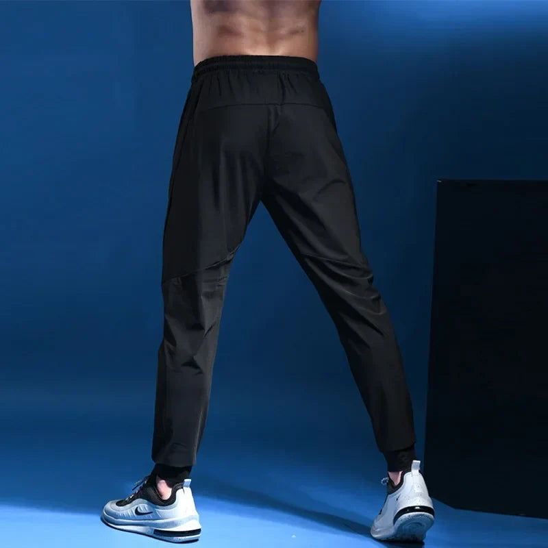 Herren Jogginghose Trainingshose Sportliche Freizeithose mit Gummibund und Bündchen