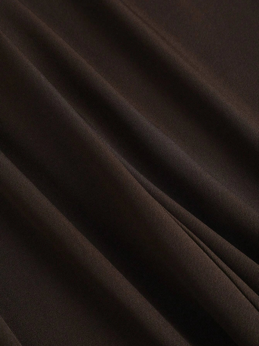 Damesbroek met wijde pijpen, pantalonplooien en hoge tailleband