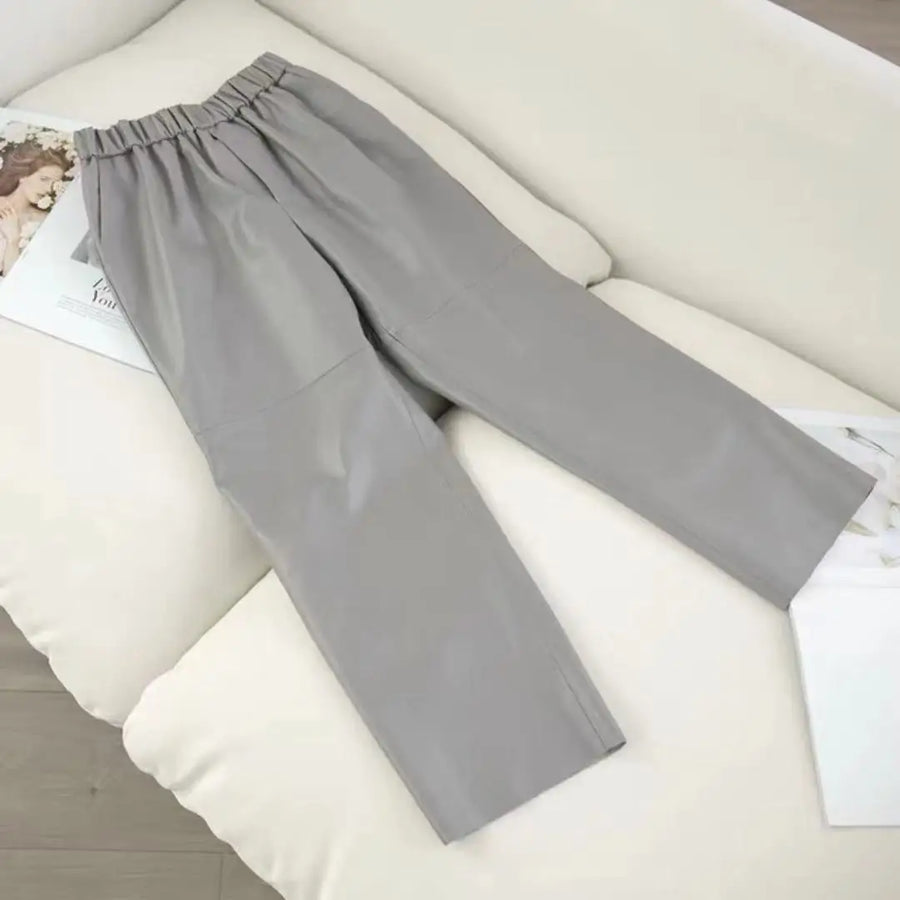 Damesbroek van imitatieleer met elastische tailleband en cropped model