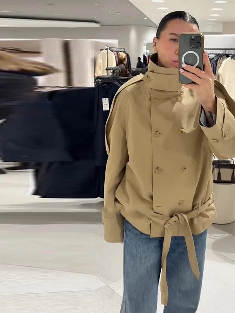 Kurze Damen Jacke Trench-Stil Beige mit Stehkragen und Gürtel Zweireihig