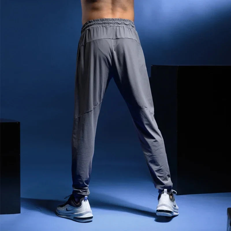 Herren Jogginghose Trainingshose Sportliche Freizeithose mit Gummibund und Bündchen