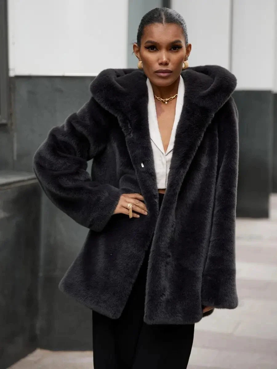 Damen Kurzmantel mit Kapuze – Weicher Faux-Fur-Look