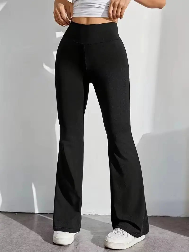 Zwarte dameslegging met uitlopende pijpen en hoge taille