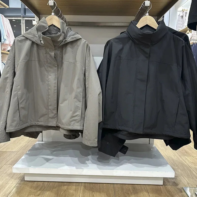 Kurze Kapuzenjacke mit hohem Kragen und Kordelzug, Weiß