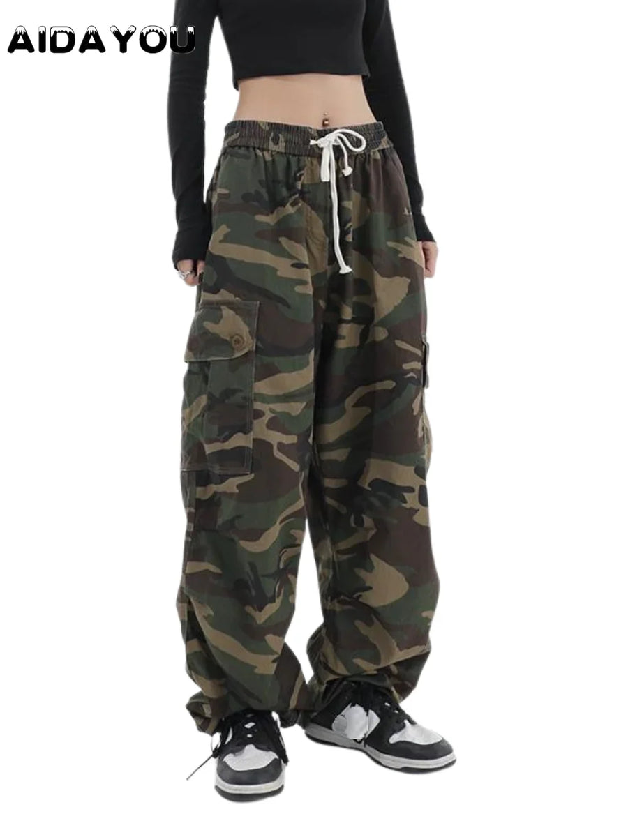 Cargohose im Camouflage-Muster, locker geschnitten