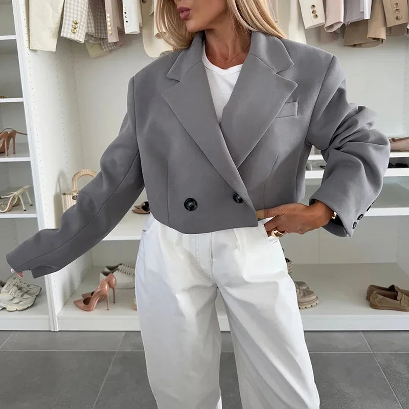 Kurzer Damen Blazer Grau Zweireihig mit Reverskragen und langen Ärmeln