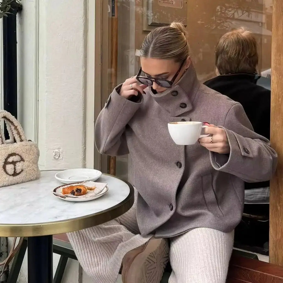 Damen Kurzjacke mit Stehkragen und seitlicher Knopfleiste