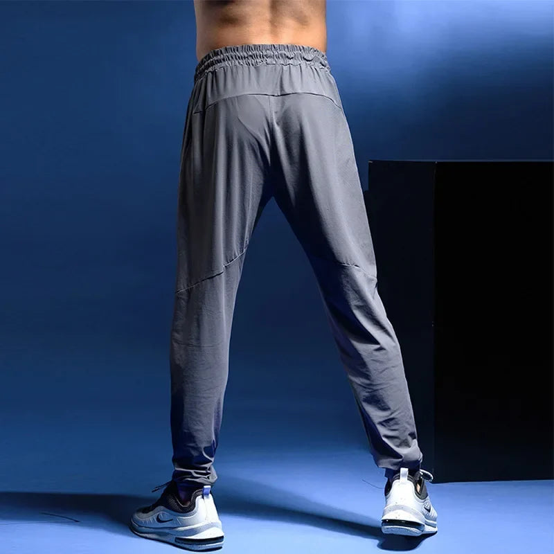 Herren Jogginghose Trainingshose Sportliche Freizeithose mit Gummibund und Bündchen