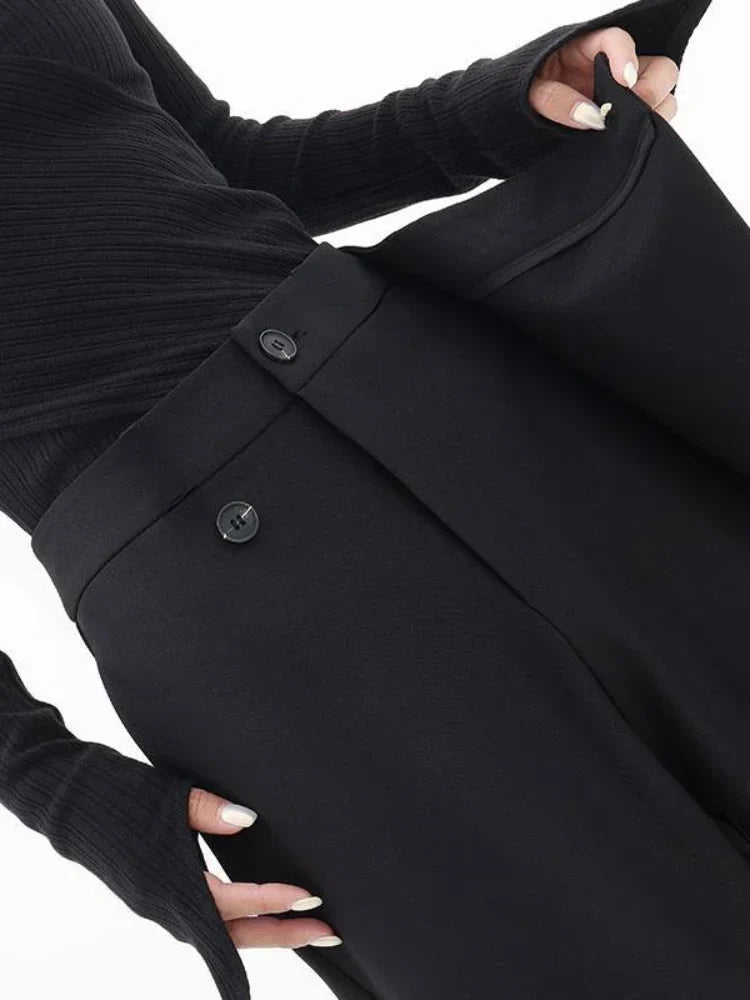 Zwarte wijde broek met wikkelontwerp en knoopsluiting