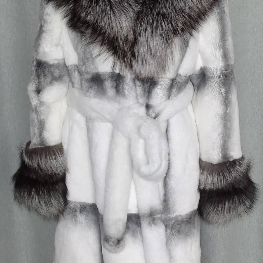 Damen Langer Mantel mit Kapuze, Pelzbesatz und Bindegürtel – Winter Parka