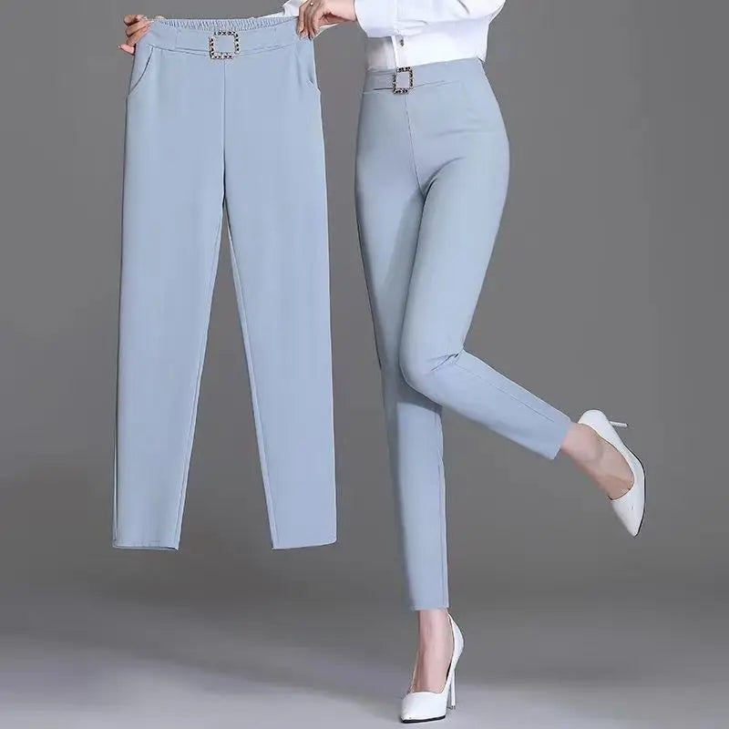 Dames pantalon met hoge taille en riemgesp, nauwsluitend gesneden