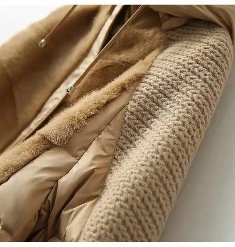 Damen Steppjacke mit Kapuze, Pelzbesatz und Strickärmeln